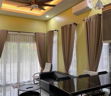 Taman Delima Ski Chalet | Robi Homestay