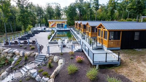 North Sebago Villa | ROBIN LIMIT 3 cabin