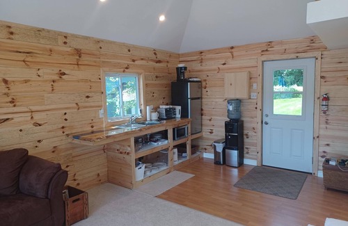 Frontenac Cabin | Robin's Nest. Beach. Watersports free. Private deck - Lake view. Couples only.