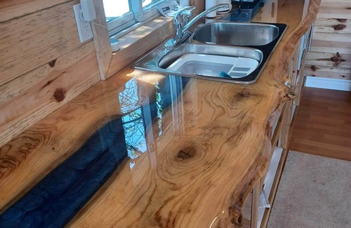Frontenac Cabin | Robin's Nest. Beach. Watersports free. Private deck - Lake view. Couples only.
