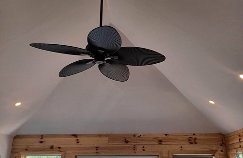 Frontenac Cabin | Robin's Nest. Beach. Watersports free. Private deck - Lake view. Couples only.