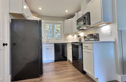 Killington Apartment | Robin's Nest- Pool, Gym, Fireplace, Near the AT