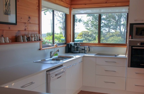 Binalong Bay House | ROBINS NEST Cosy Beachhouse at Binalong Bay