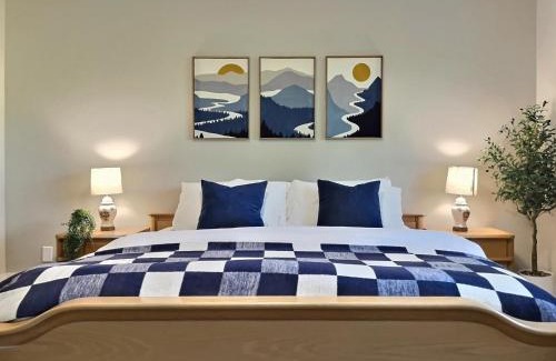 Killington Apartment | Robins Nest Pool Gym Fireplace Near the AT