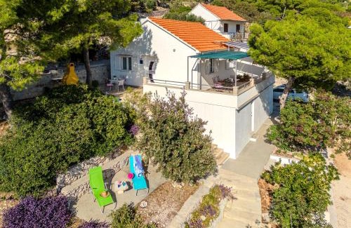 Nerezise House | Robinson Eda