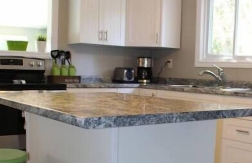 Ameliasburgh House | Roblin Lake - Waterfront stay PEC