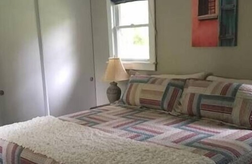 Ameliasburgh House | Roblin Lake - Waterfront stay PEC