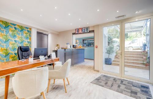 Le Lavandou Hotel | Roc Hotel - Hôtel 4 étoiles les pieds dans l'eau