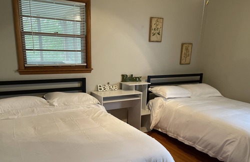 Robbinsdale House | Rochelle Manor- near parks, restaurants & hospital