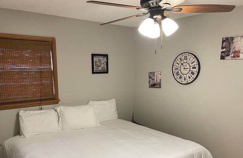 Robbinsdale House | Rochelle Manor- near parks, restaurants & hospital