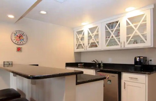 Lower Avenues House | Rock Around the Clock in Avenues!