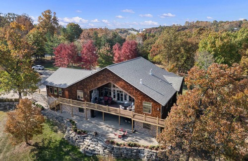 Branson Theater District House | Rock Canyon Resort Trio + 2 Free Tickets