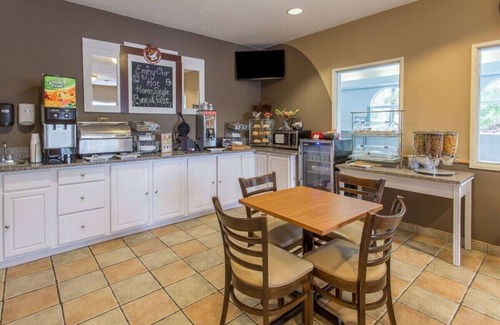 Streator Hotel | Rock Island Inn & Suites Streator IL
