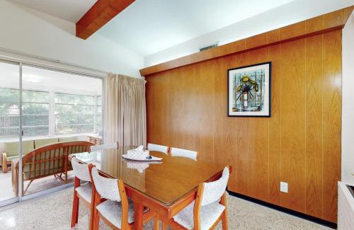 Clearwater House | Rock 'n' Retro