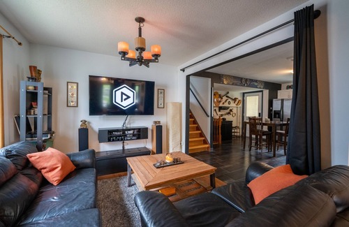London House | Rock n’ Roll BnB w/Music Studio