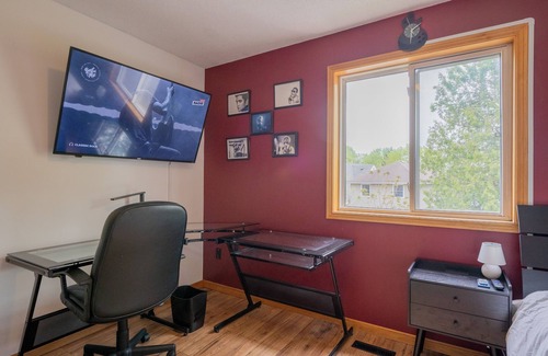 London House | Rock n’ Roll BnB w/Music Studio