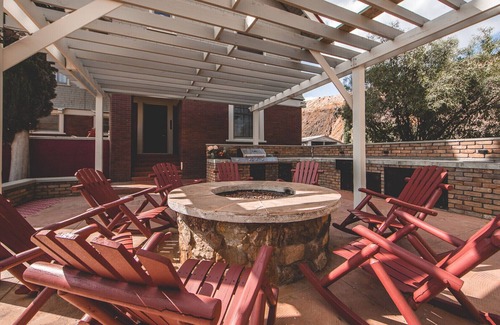 Bisbee House | Rock n Roll themed rooms, built in 1906