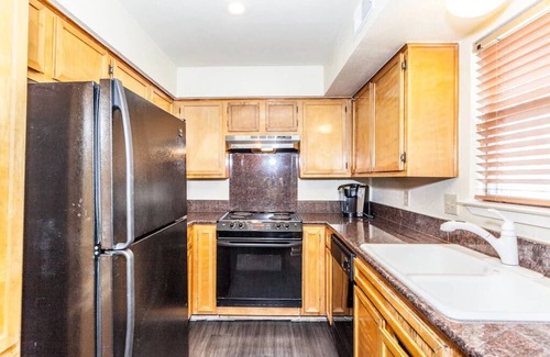 Waller Creek District Condo | Rock Royalty 4 bedroom Suite