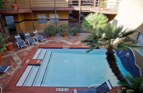 Waller Creek District Condo | Rock Royalty 4 bedroom Suite
