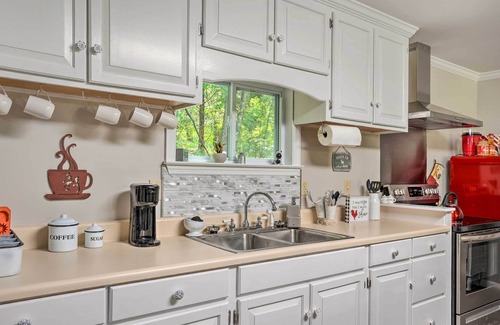 LaFayette House | Rock Spring Hideaway w/ Large Yard + Grill!