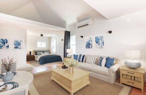 Queens Apartment | Rockaway Beach Loft! Coastal Farmhouse 2nd FLR APT high vaulted ceilings!