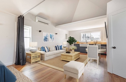 Queens Apartment | Rockaway Beach Loft! Coastal Farmhouse 2nd FLR APT high vaulted ceilings!
