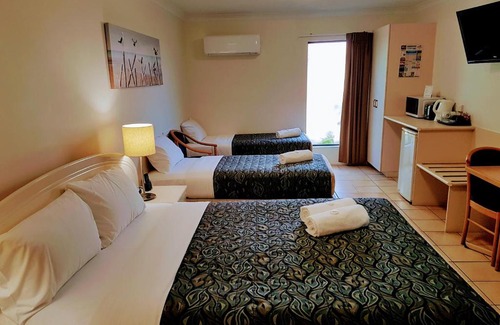 Rockhampton Hotel | Rockhampton Palms Motor Inn