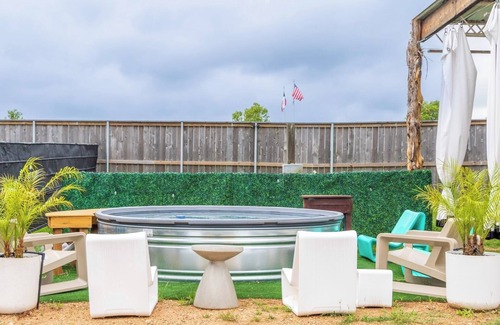 Round Top Apartment | Rockin' 40' Container