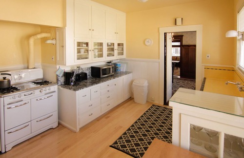 Piedmont Avenue House | Rockridge Area Craftsman BungalowWalk to College Av