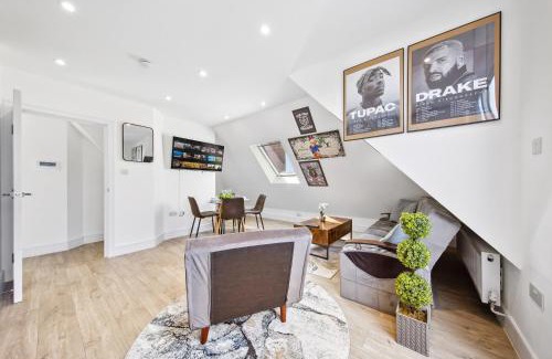 West Hendon Apartment | Rockstar Greyz - Sleeps 7 - Central