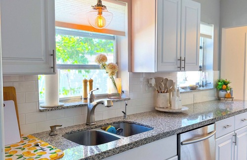 Driftwood House | Rockstar Hideaway Entire Home 2BR + Office Space - Guest Room & Outdoor Patio