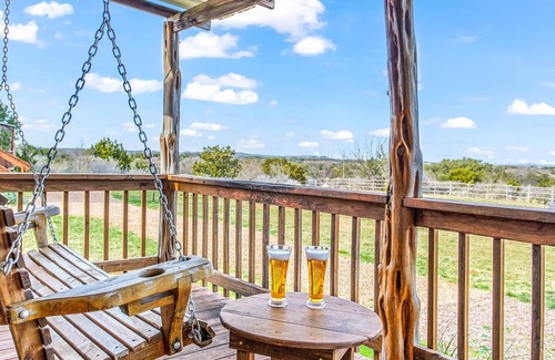 Fredericksburg Cabin | Rockview Cabin 2 | Spectacular Views of Enchanted Rock!