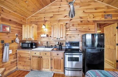 Fredericksburg Cabin | Rockview Cabin 4 | Sleeps up to 4 | Spectacular Views of Enchanted Rock!