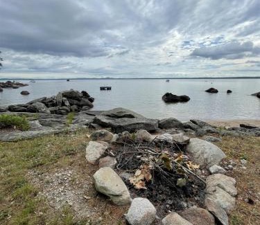 Standish House | ROCKY BEACH LIMIT 5 cabin