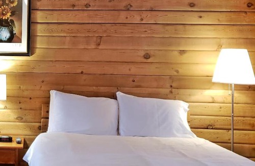 Valemount Hotel | Rocky Inn