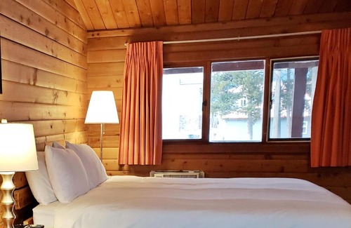 Valemount Hotel | Rocky Inn