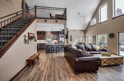 Blue River House | Rocky Mountain Place - Stunning Mountain Views with Private Hot Tub! Near Breckenridge