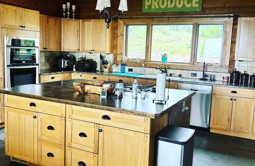 Kremmling House | Rocky Mountain Retreat w/Hot Tub in Old Park/Gore Pass
