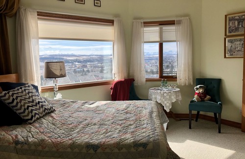 Cochrane Bed & Breakfast | Rocky Mountain View B&B