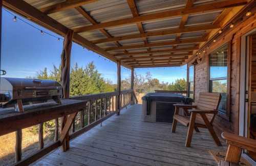 Fredericksburg Cabin | Rocky Ridge Cedar Cabin With Hot Tub & Amazing Views