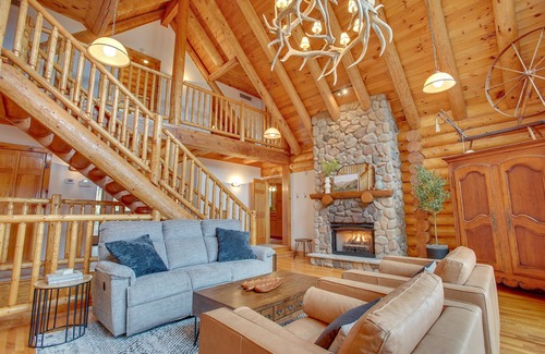 Wapwallopen Cabin | Rocky Top Cabin | Mtn Views w/ HOT TUB + Pool!
