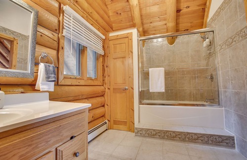 Wapwallopen Cabin | Rocky Top Cabin | Mtn Views w/ HOT TUB + Pool!