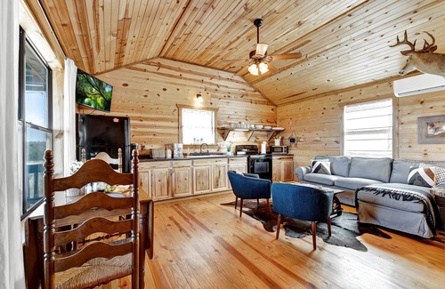 Fredericksburg Cabin | Rockyridge Cabin-hill Country Views-20 min to Fred