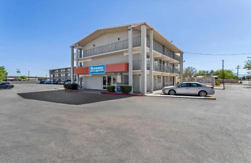 Northwest Heights Hotel | Rodeway Inn Albuquerque West