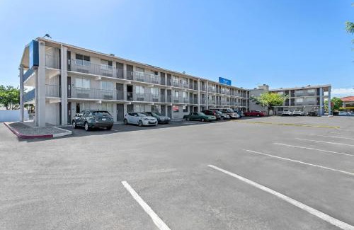 Northwest Heights Hotel | Rodeway Inn Albuquerque West
