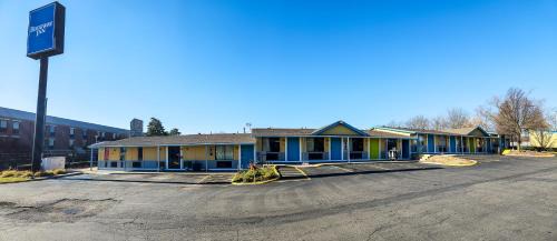 Auburn Hills Hotel | Rodeway Inn Auburn Hills - Detroit