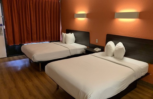 Violetville Hotel | Rodeway Inn Baltimore - Inner Harbor South