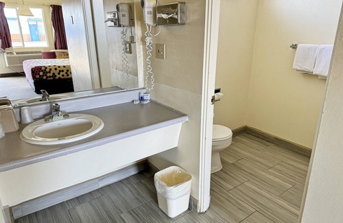 Boardman Hotel | Rodeway Inn Boardman - Hermiston