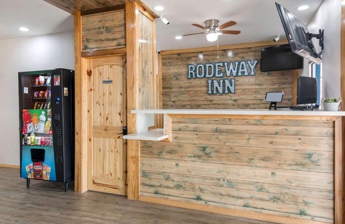 Broken Bow Hotel | Rodeway Inn Broken Bow-Hochatown