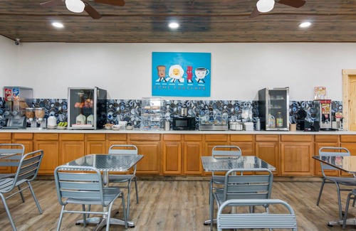 Broken Bow Hotel | Rodeway Inn Broken Bow - Hochatown